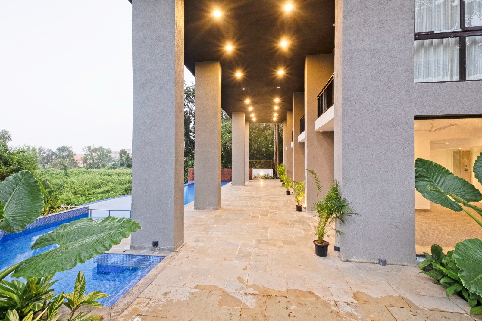 Quaint & Picturesque 2 BHK - Photo 2