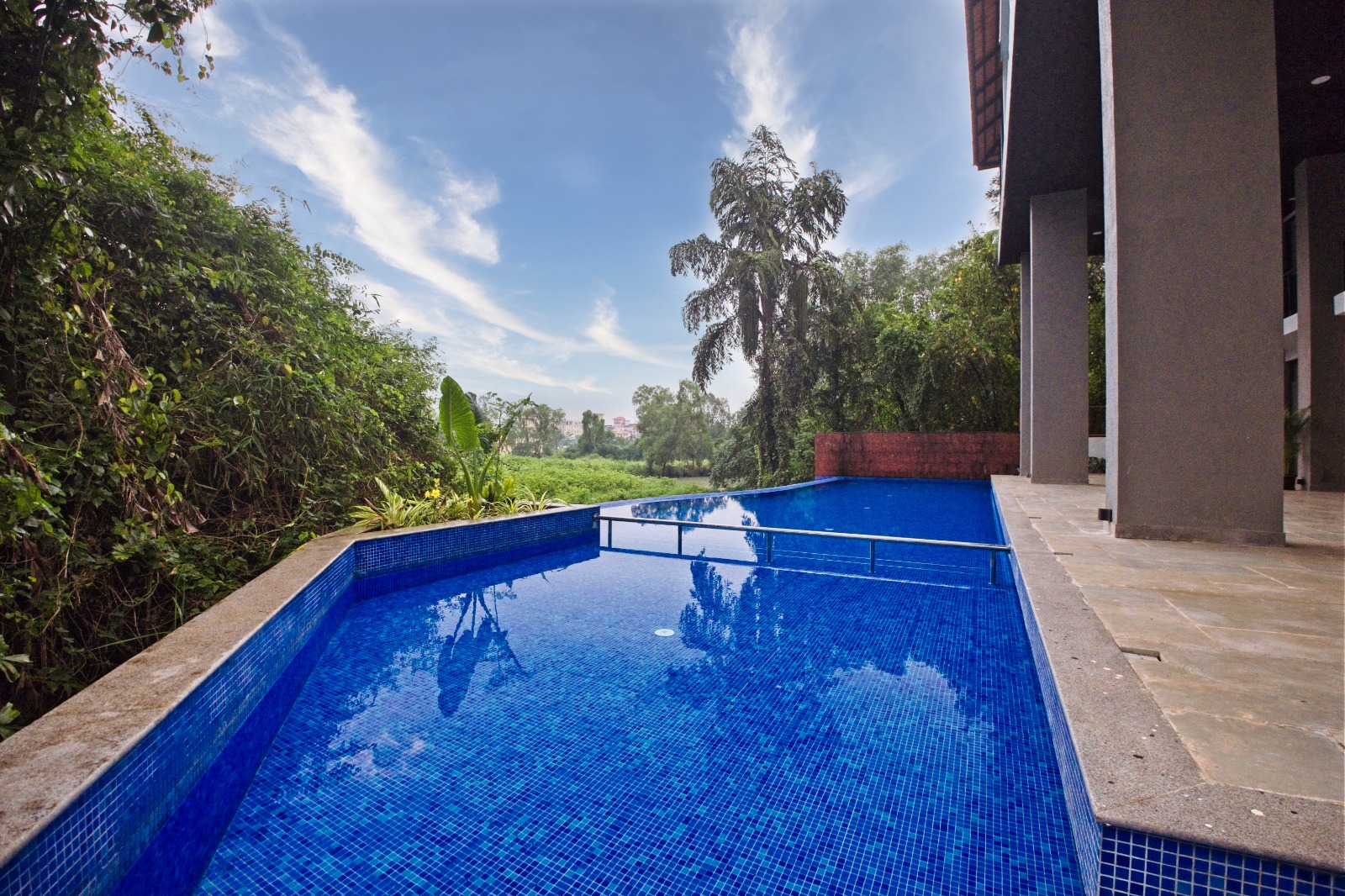 Quaint & Picturesque 2 BHK - Photo 3