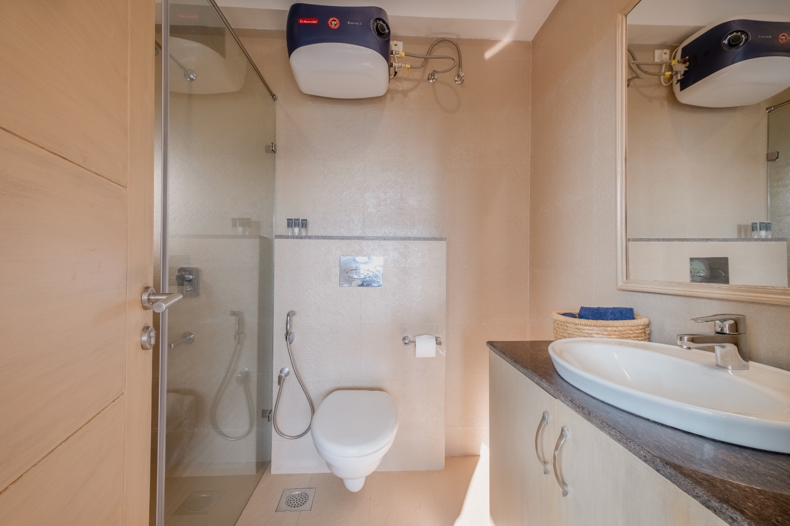 Quaint & Picturesque 2 BHK - Photo 11