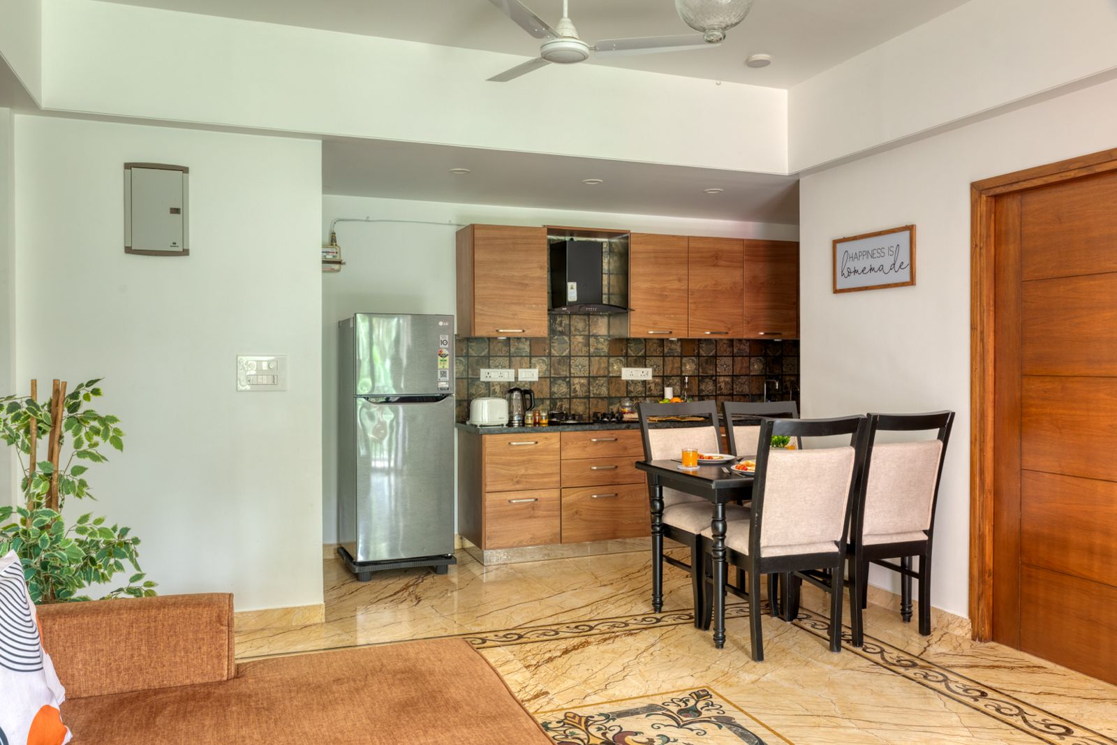 Graceful 1BHK Apartment - Photo 8