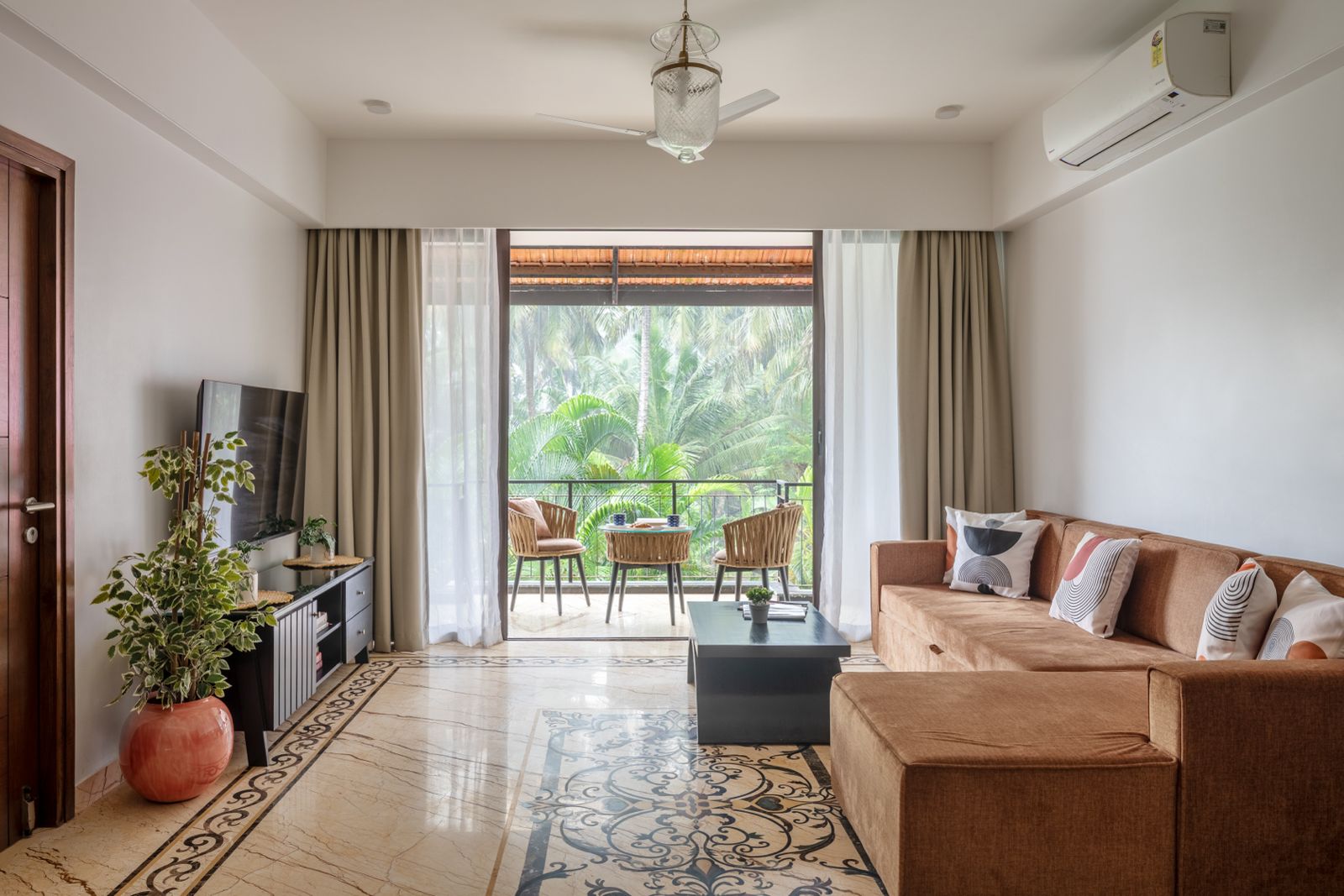Graceful 1BHK Apartment - Photo 5