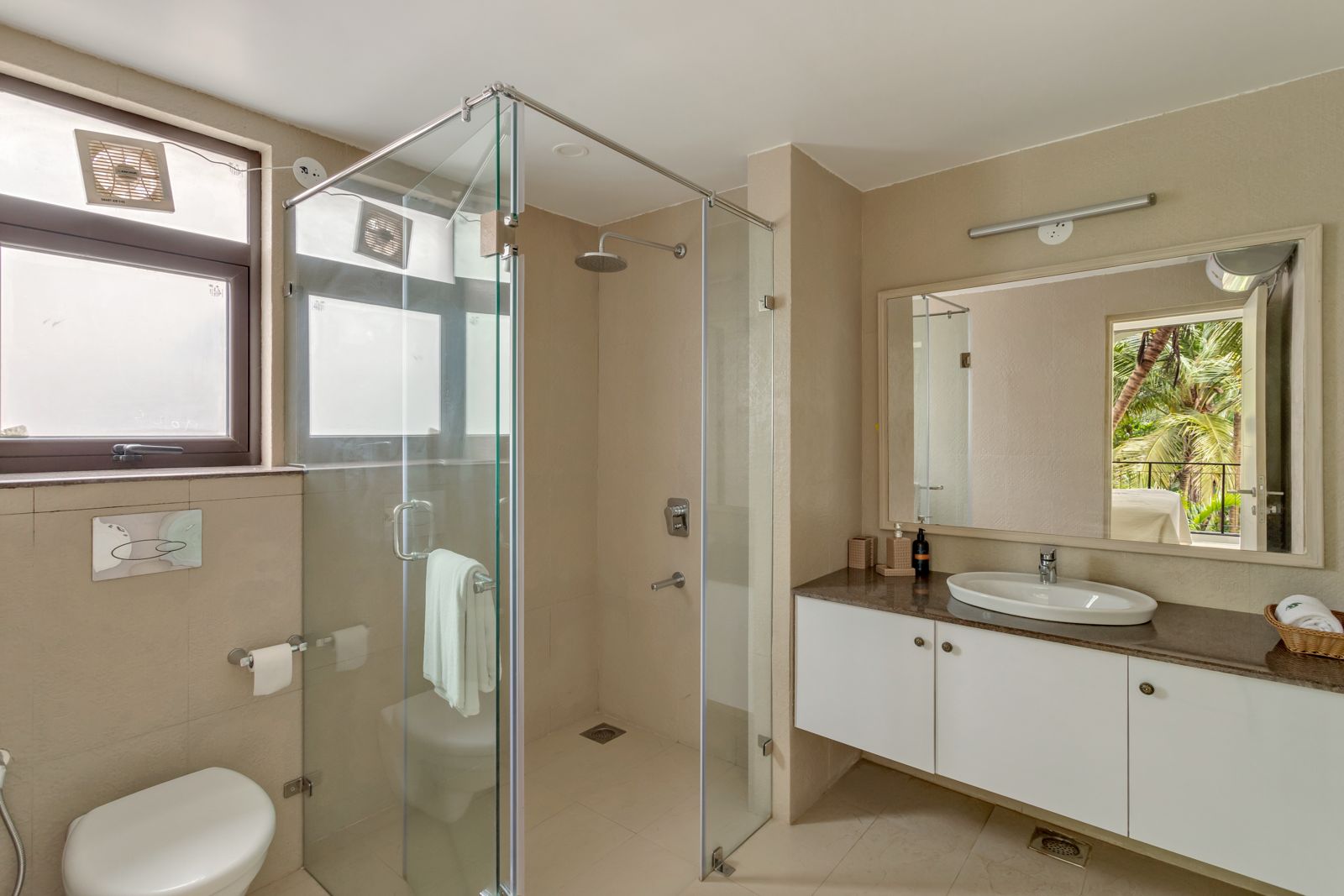 Spacious 1BHK Lux Apartment - Photo 4