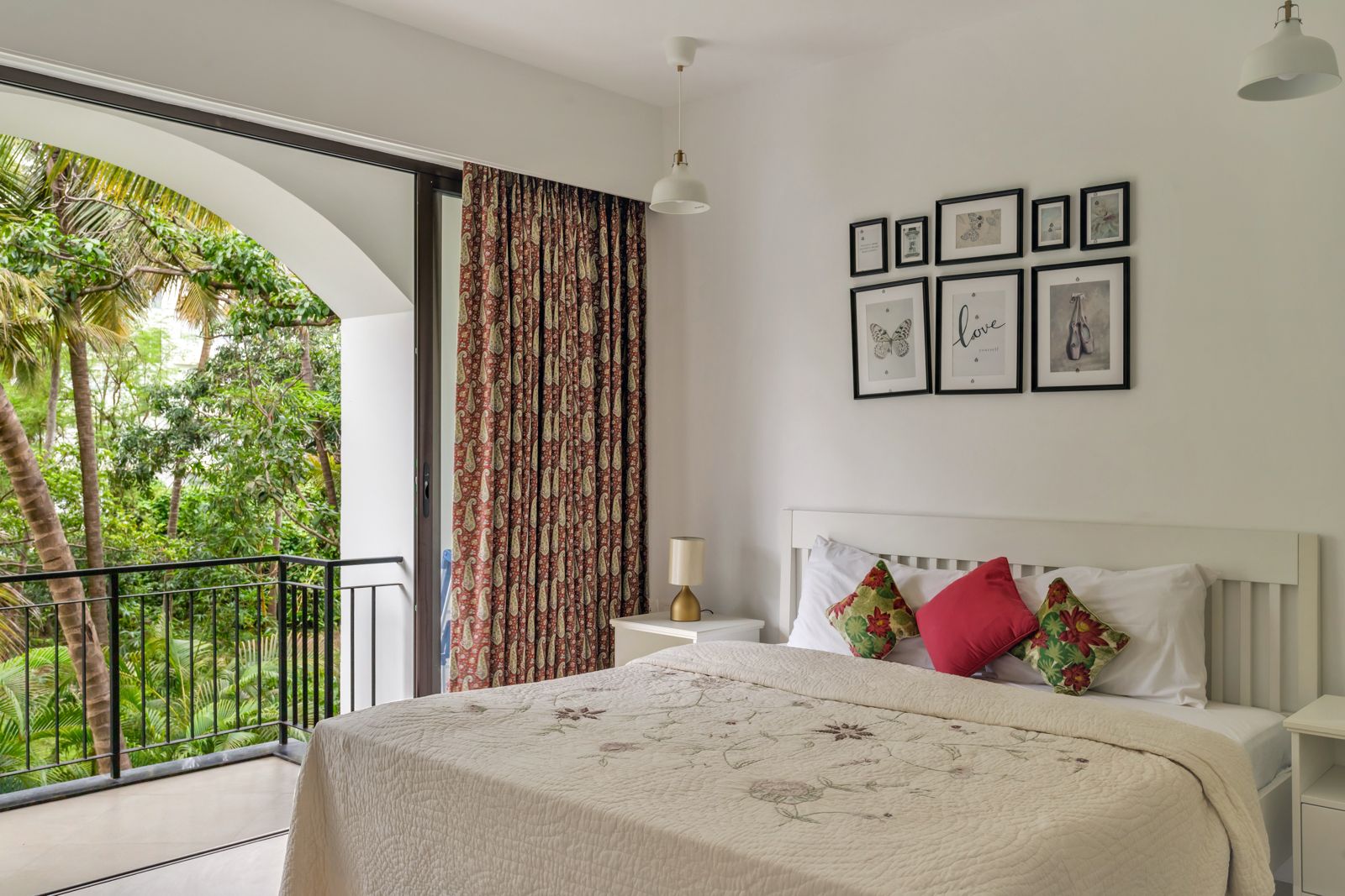 Spacious 1BHK Lux Apartment - Photo 2