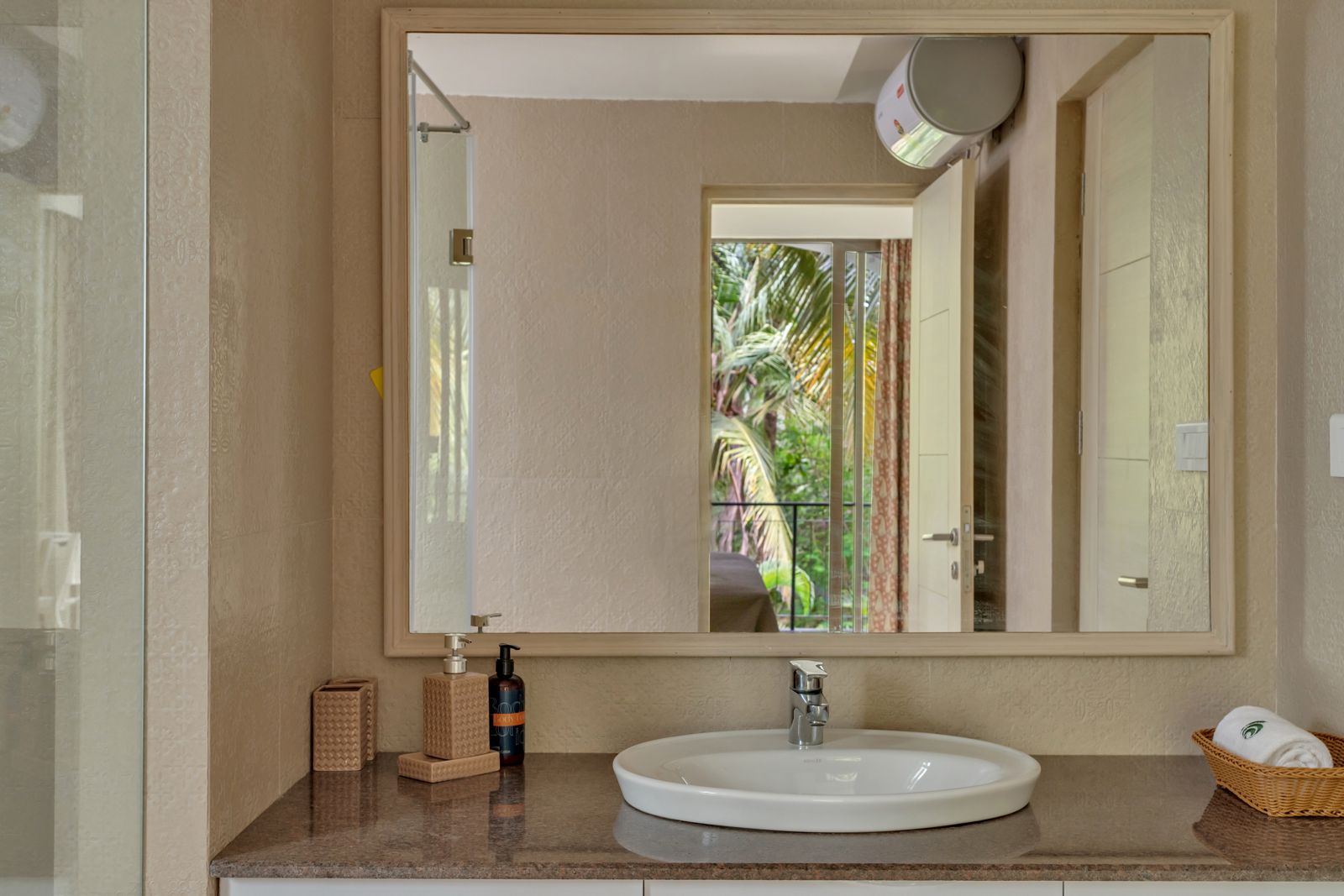 Spacious 1BHK Lux Apartment - Photo 10