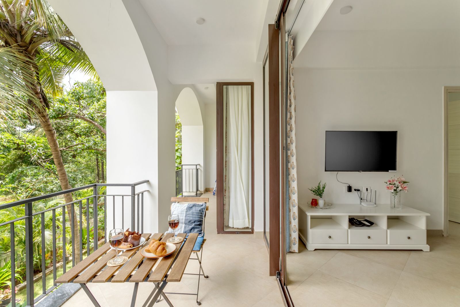Spacious 1BHK Lux Apartment - Photo 13