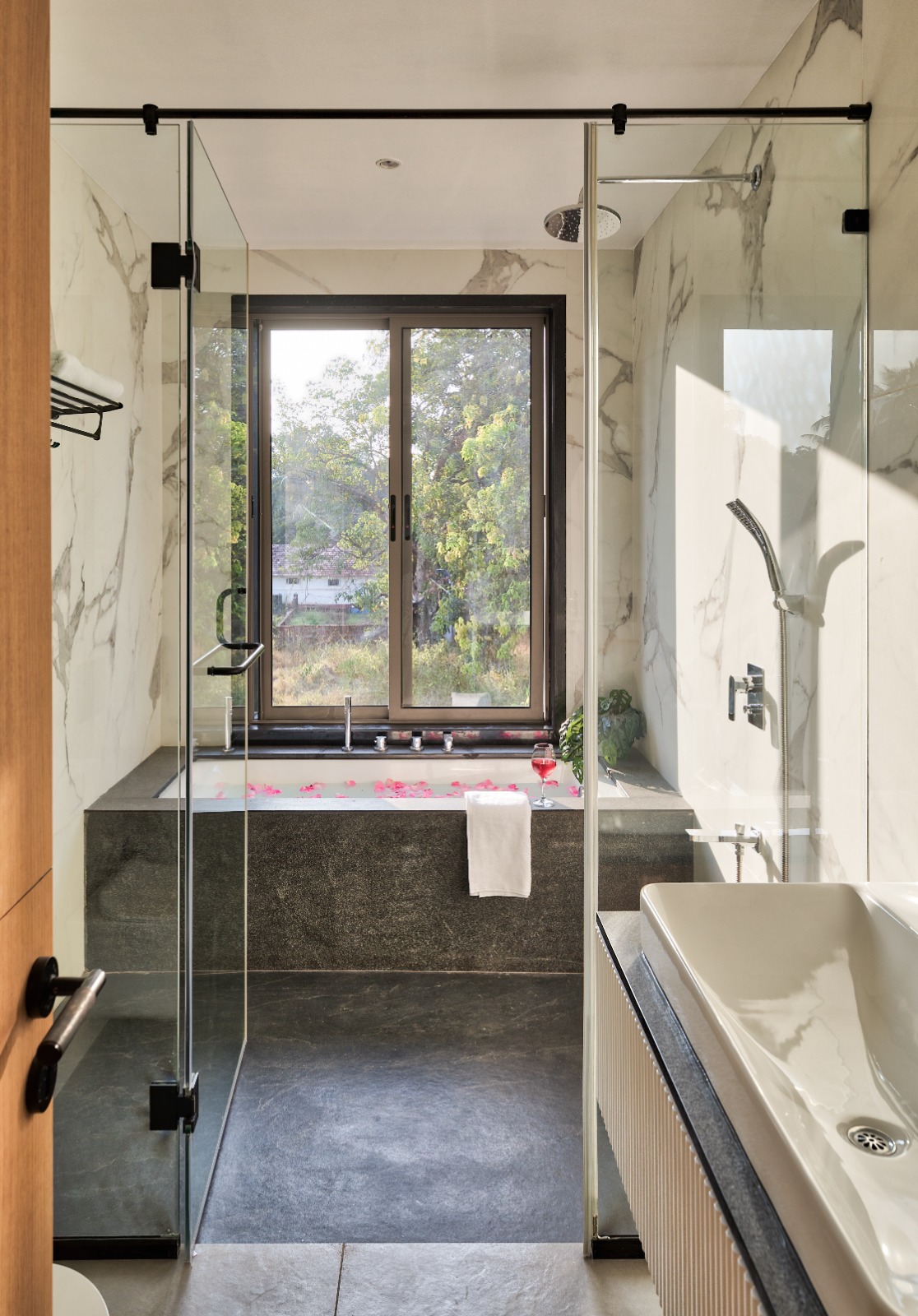 Casa Pamiya Lux 3BR Villa by Luxevillaz - Photo 8
