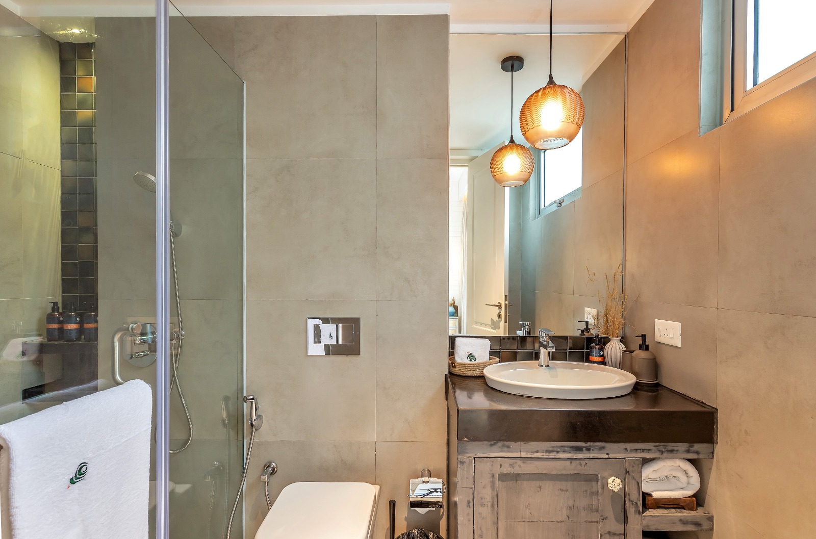 Tisya Luxe 2BR - Photo 2