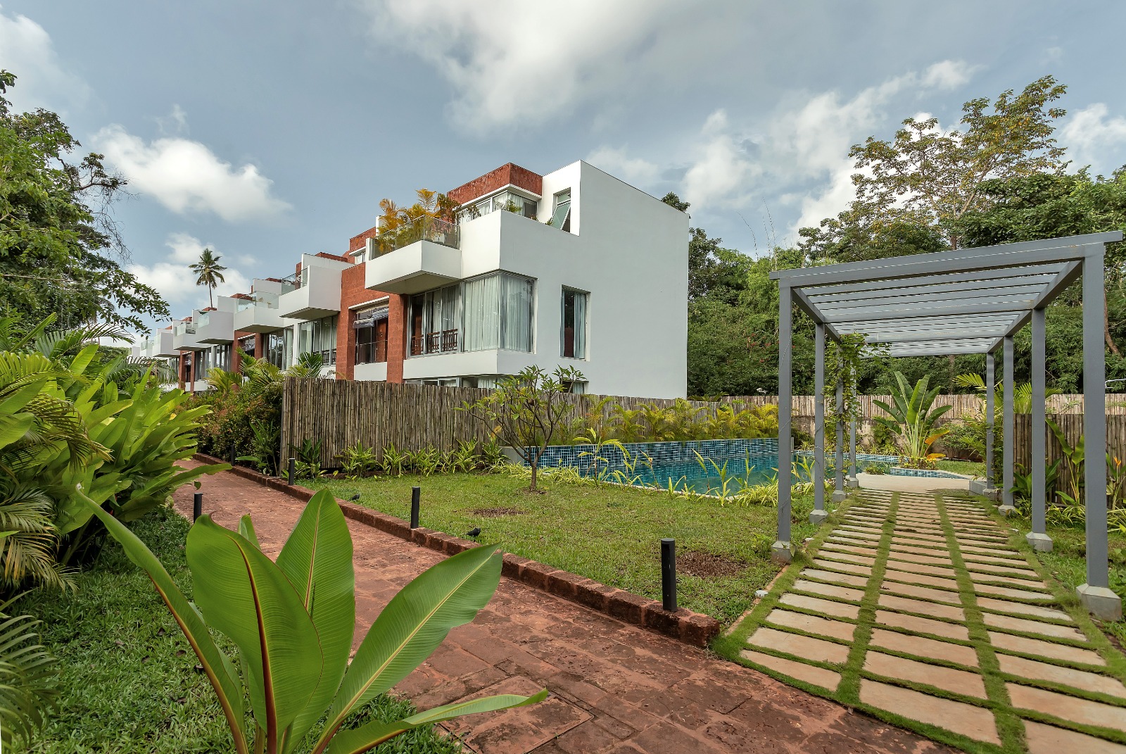 Tisya Luxe 2BR - Photo 5