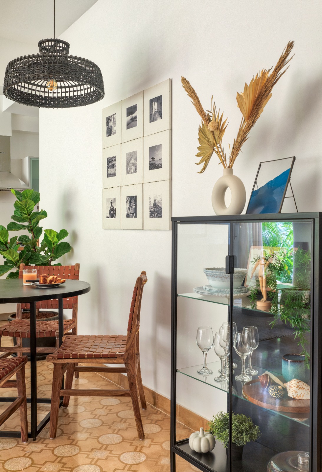 Tisya Luxe 2BR - Photo 9