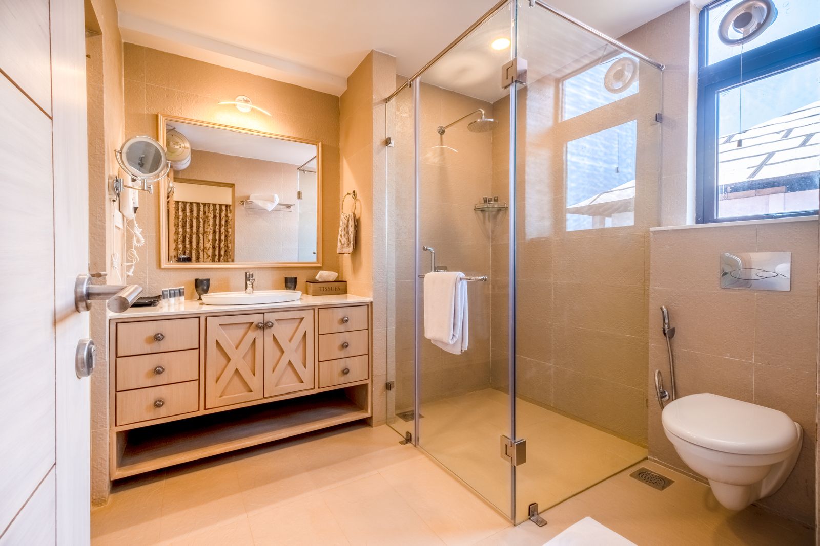 Elegant 1BHK Apartment - Photo 10