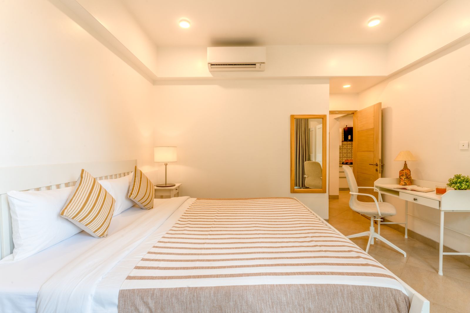 Gorgeous 1BHK Apartment - Photo 16