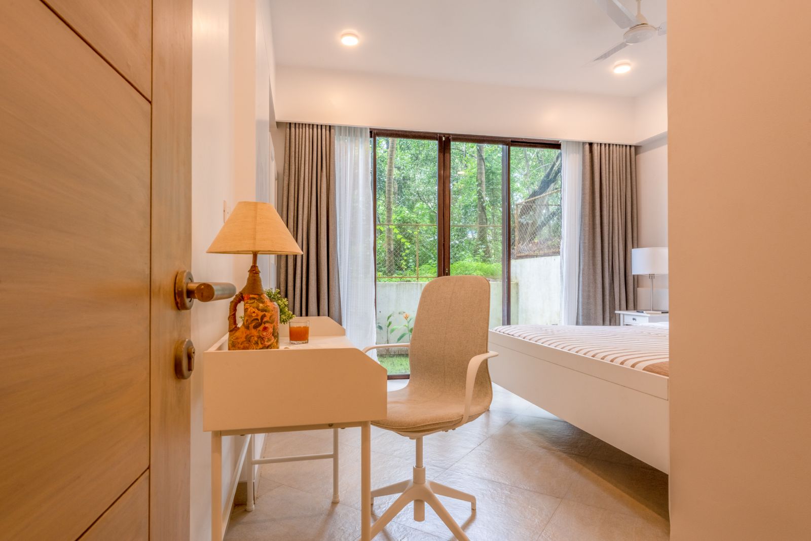 Gorgeous 1BHK Apartment - Photo 13