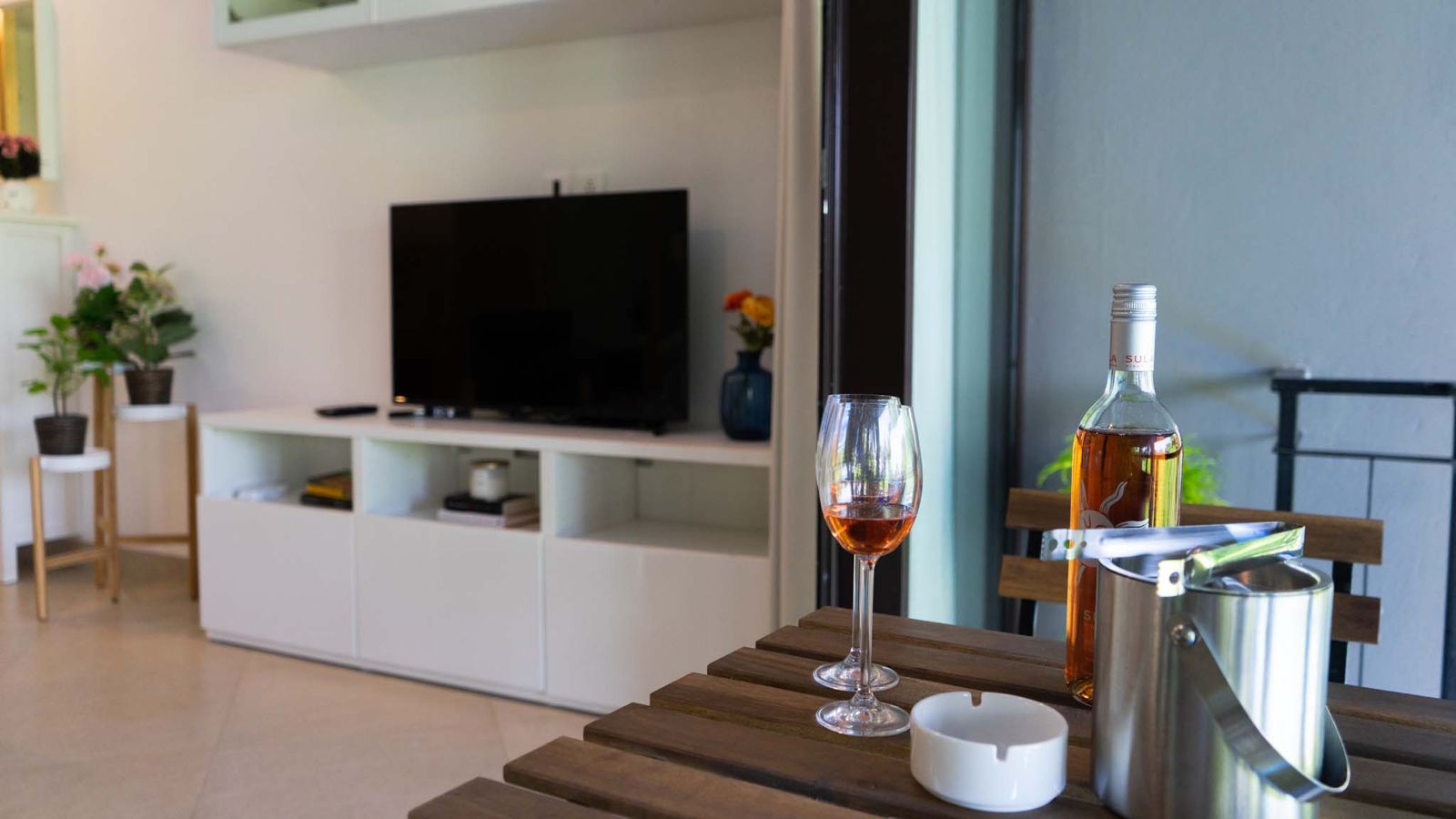 Plush Luxury 1BHK by Luxevillaz - Photo 9
