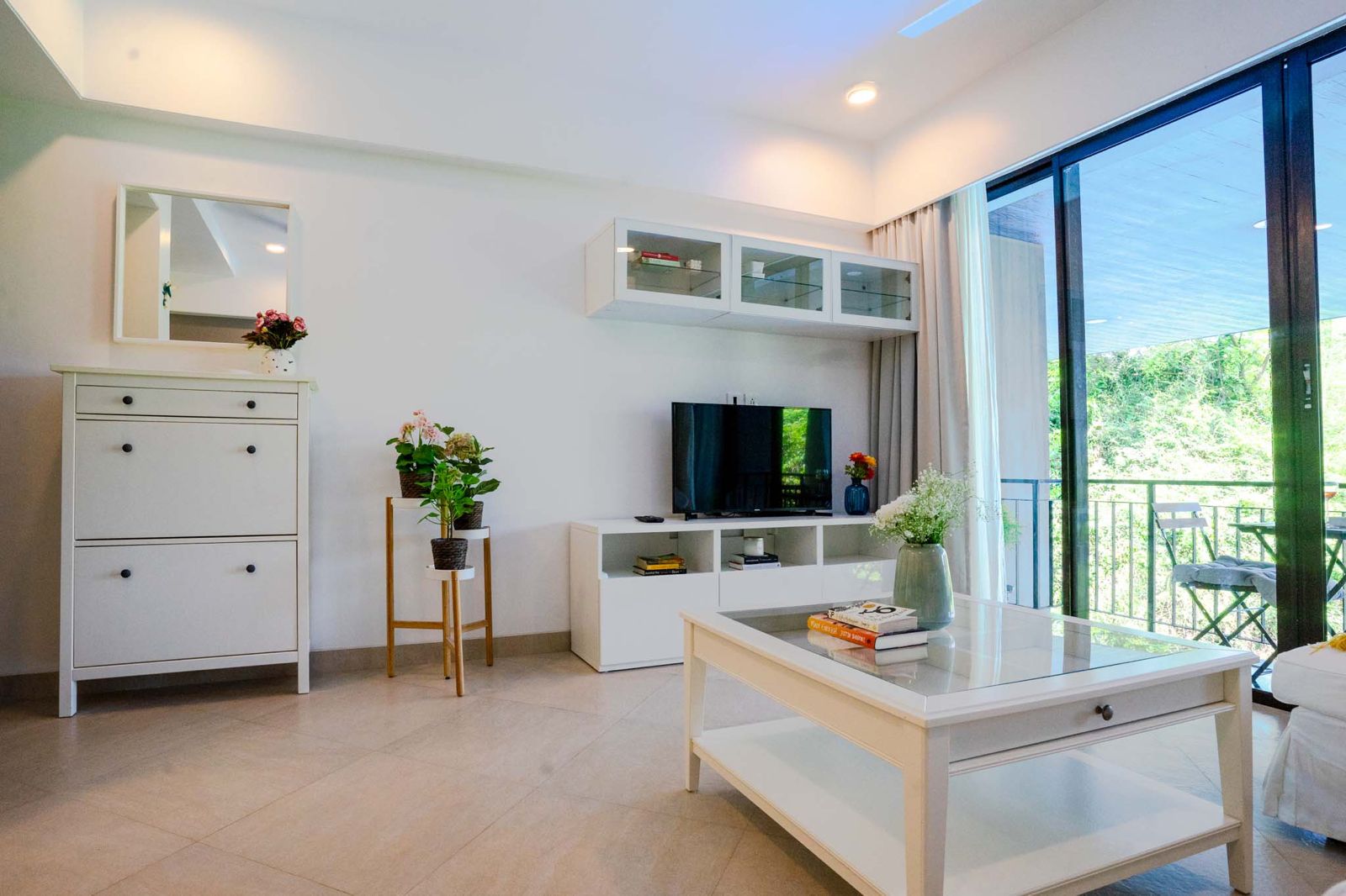 Plush Luxury 1BHK by Luxevillaz - Photo 6