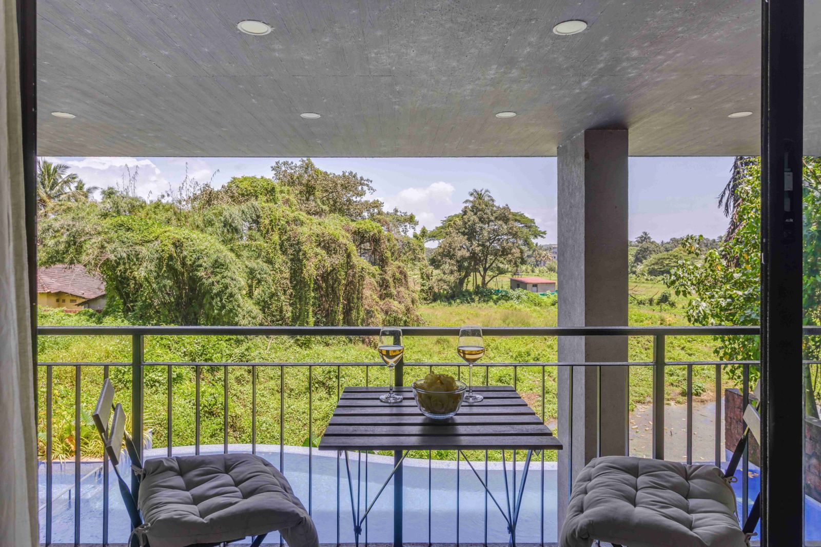 Plush Luxury 1BHK by Luxevillaz - Photo 13
