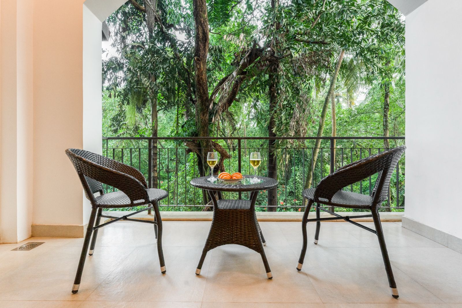 Scenic 1BHK Apartment by Luxevillaz - Photo 11