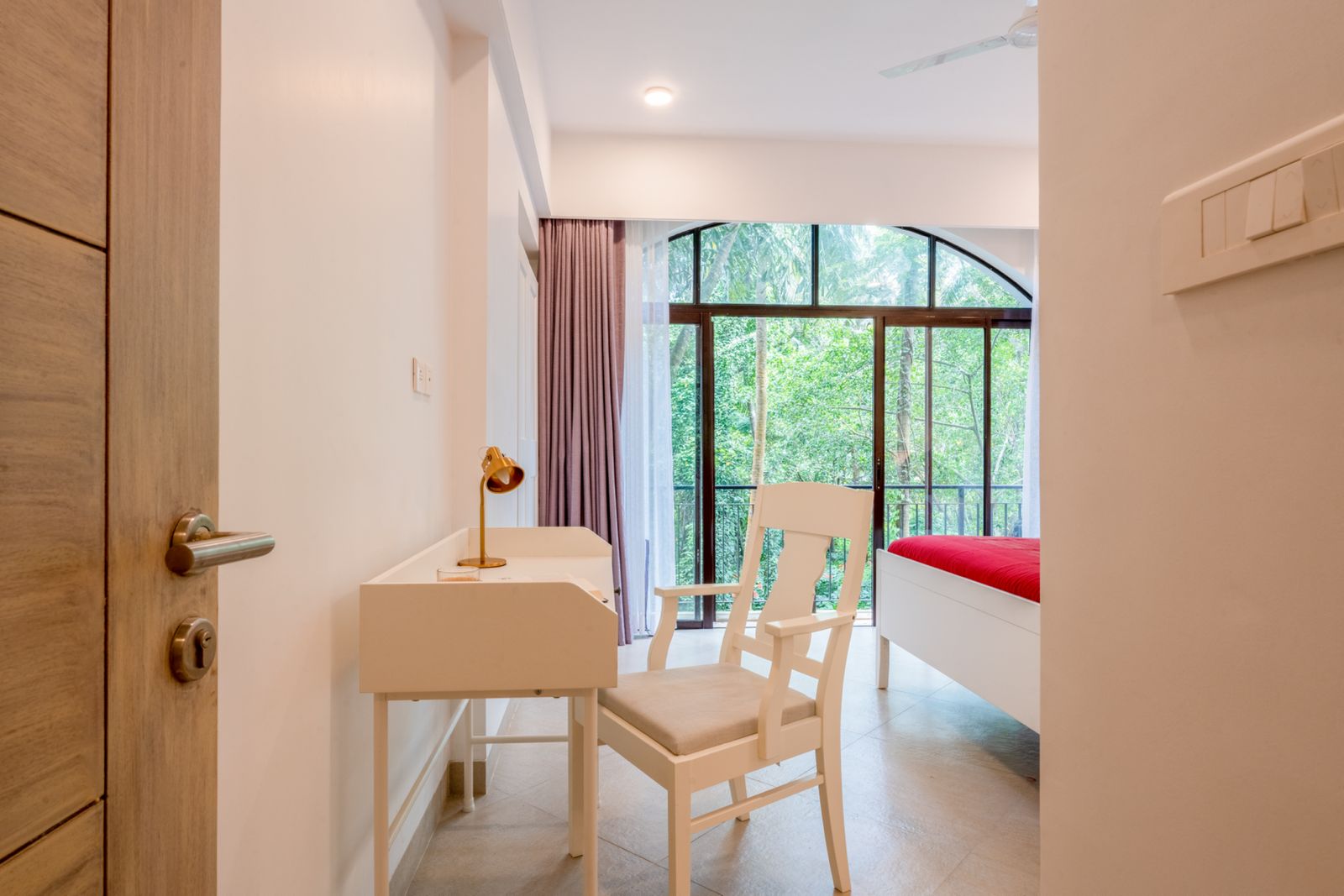 Scenic 1BHK Apartment by Luxevillaz - Photo 2