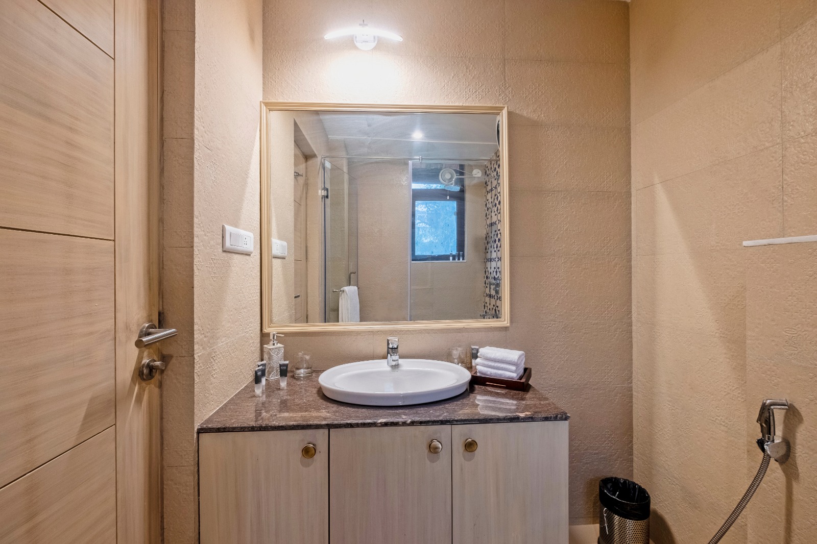 Serene 2 BHK Apartment by Luxevillaz - Photo 10