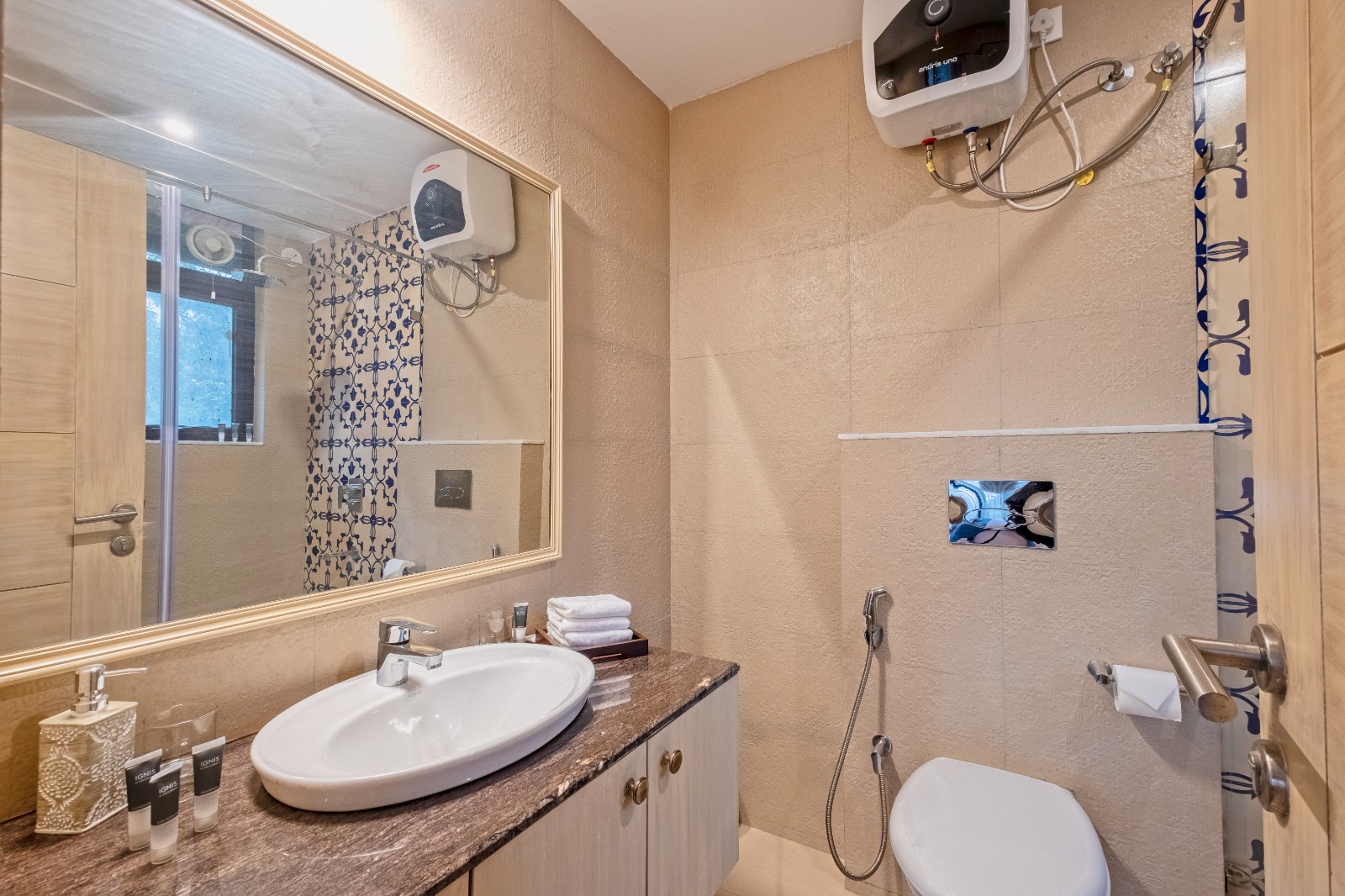 Serene 2 BHK Apartment by Luxevillaz - Photo 11