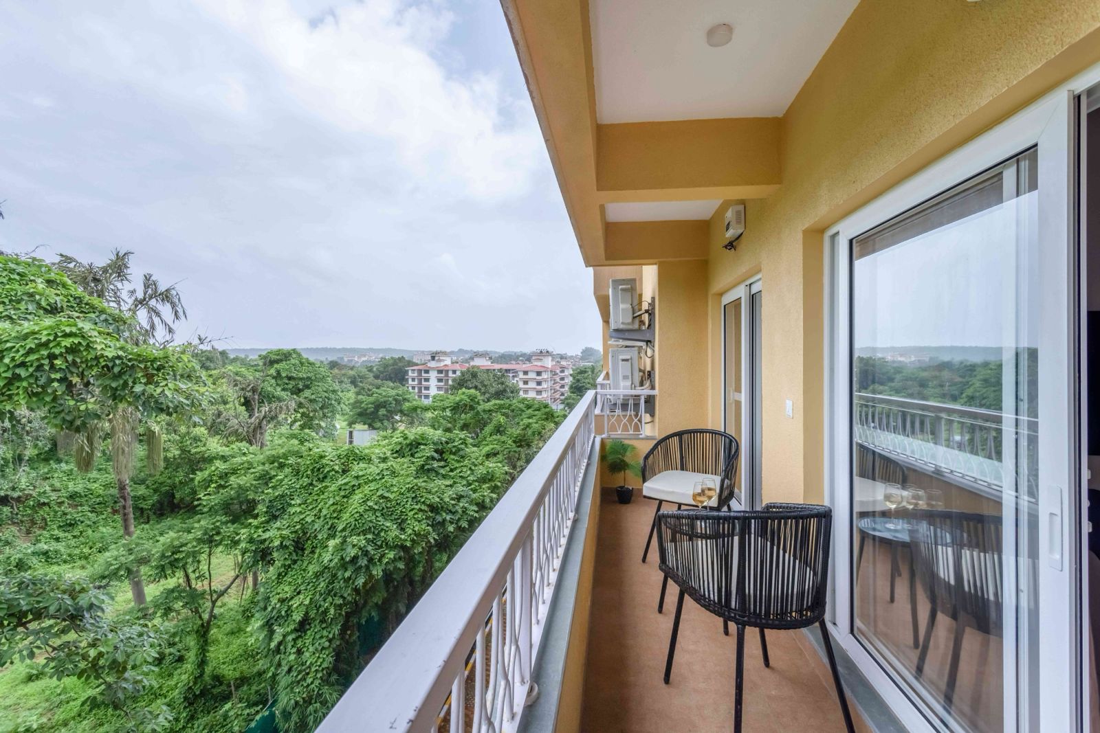 Ruby 1BHK Apartment by Luxevillaz - Photo 14