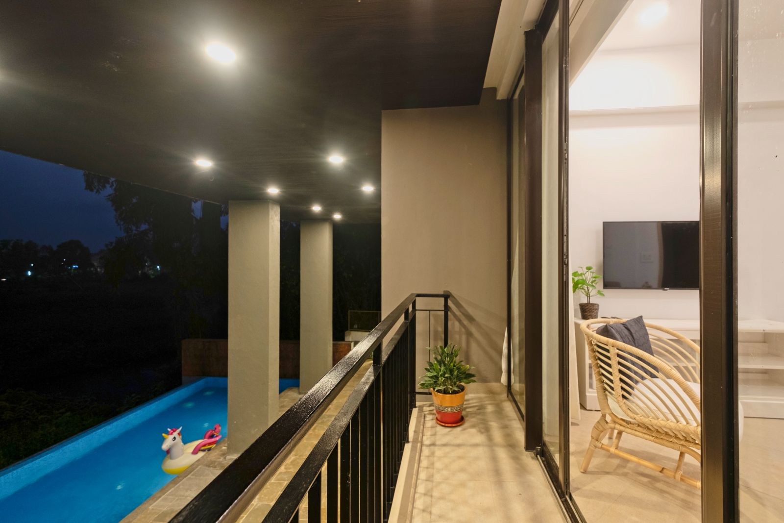 Tastefully Done 1BHK by Luxevillaz - Photo 4