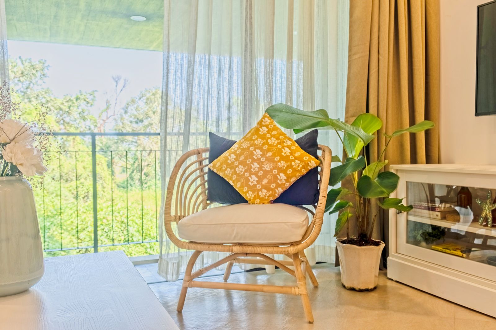 Tastefully Done 1BHK by Luxevillaz - Photo 5