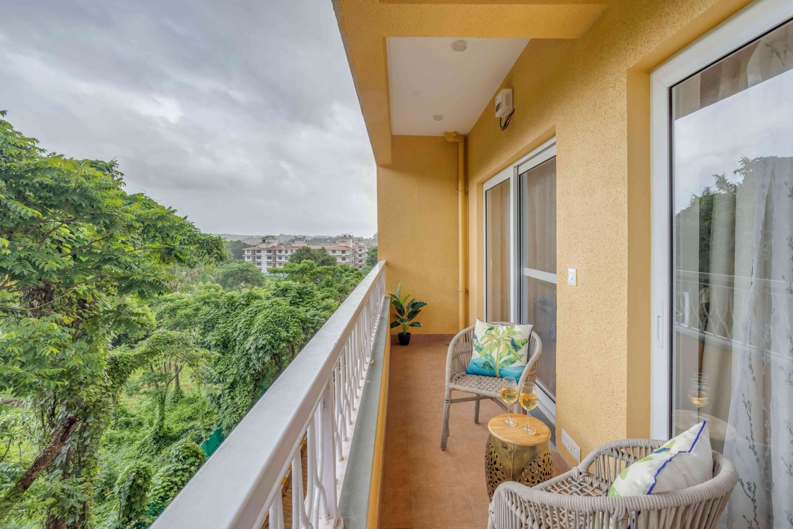 Ivy 1BHK Apartment by Luxevillaz - Photo 14