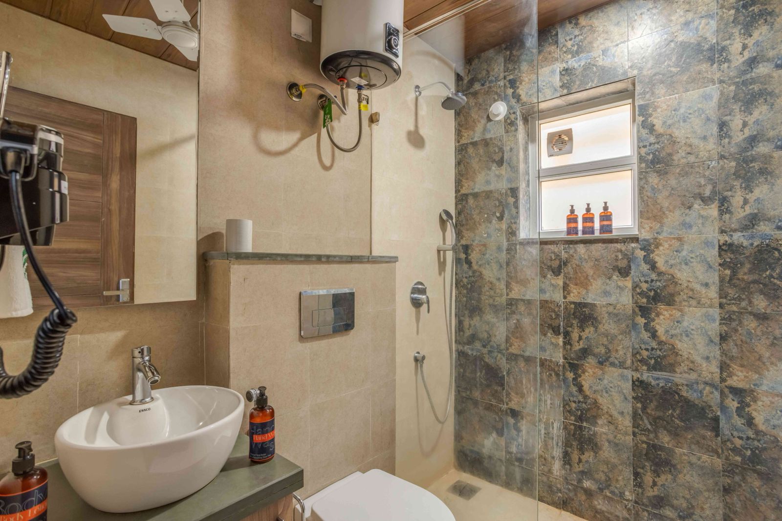 Ivy 1BHK Apartment by Luxevillaz - Photo 7